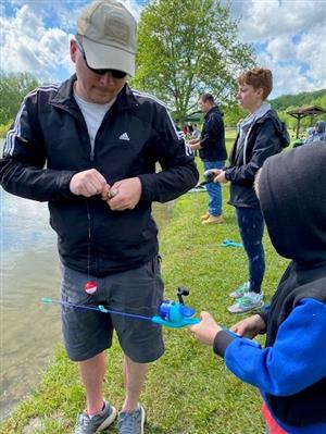 A young contestant learns how to catch and release.